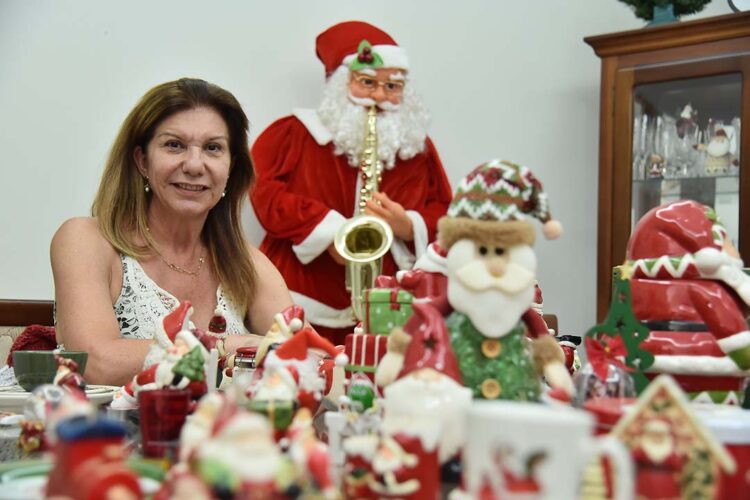 Bem-vindos ao Natal: na casa de Marcia Brinholi, o Bom Velhinho recebe os visitantes de braços abertos
