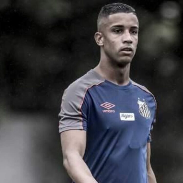 Santos anuncia contratação de lateral esquerdo Jorge