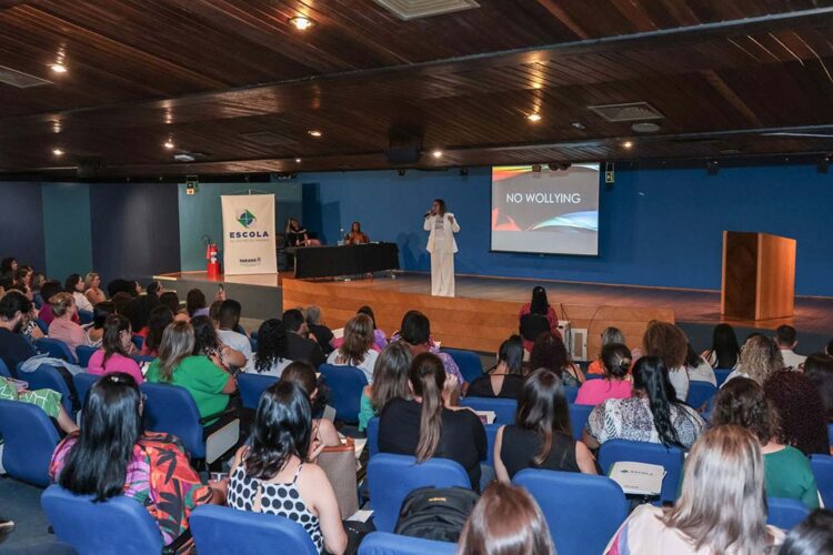 Qualificação para o desenvolvimento de políticas para mulheres