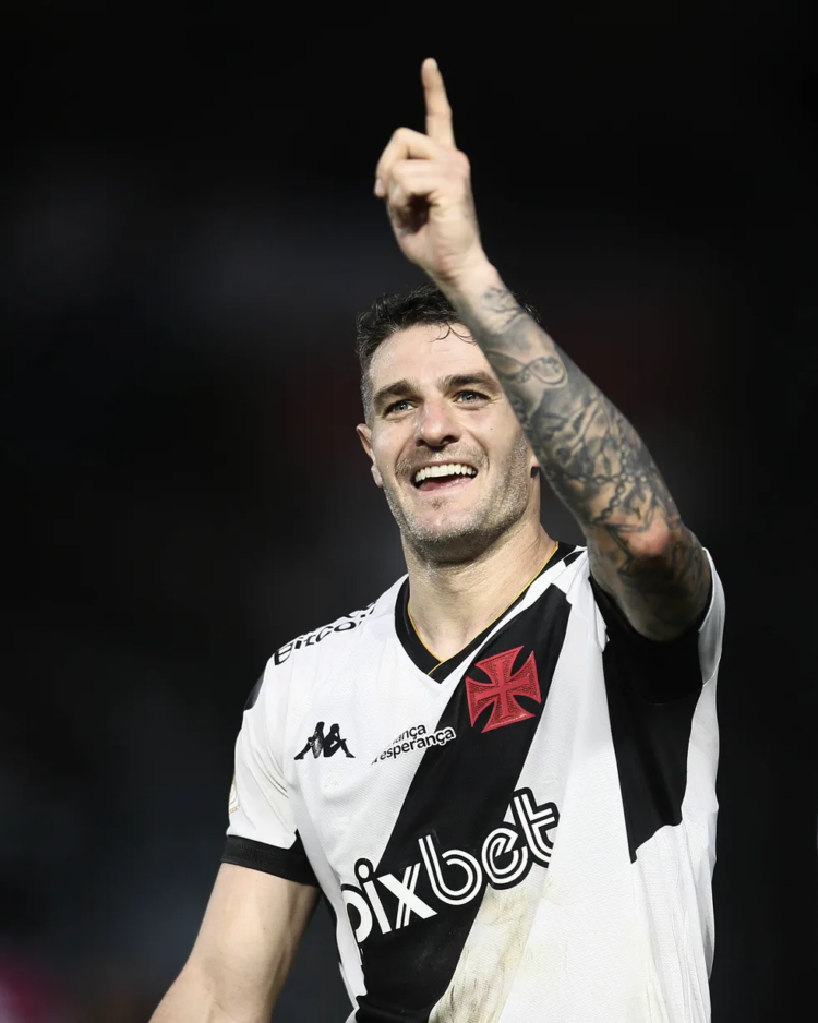 Vegetti passa a limpo o ano e destaca engajamento da torcida