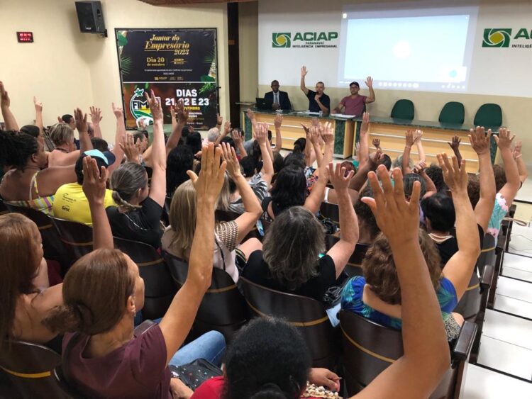 Servidores de Paranavaí aprovam em assembleia reajuste salarial de 8% para 2024
