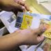Endividamento atinge 76,6% das famílias brasileiras, mostra CNC
