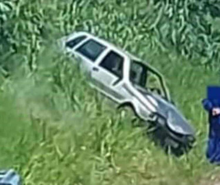 Homem fica ferido após perder controle e colidir contra barranco na PR-218