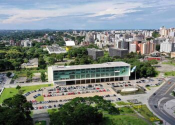 Governador sanciona Orçamento de 2024 com receitas e despesas de R$ 68,7 bilhões