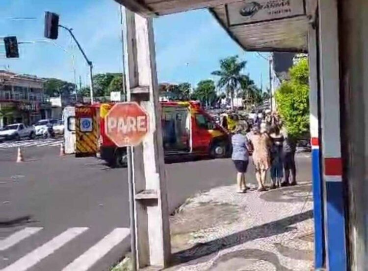 Mulher sofre fratura exposta após acidente de trânsito na Avenida Heitor de Alencar Furtado