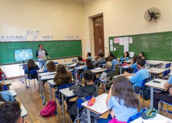 Governador nomeia 1.180 novos professores para a rede estadual de educação