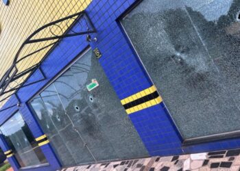 Vândalos destroem vidraças de academia em Amaporã