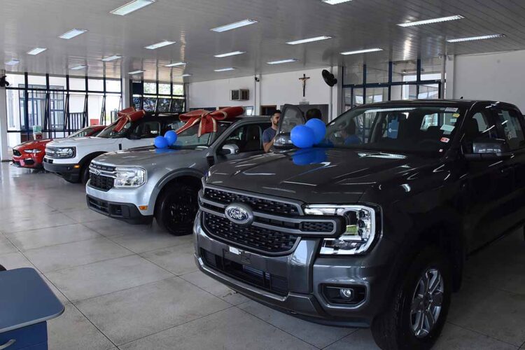 Venda de carros novos cresce 11,3% em 2023, e setor projeta nova alta neste ano