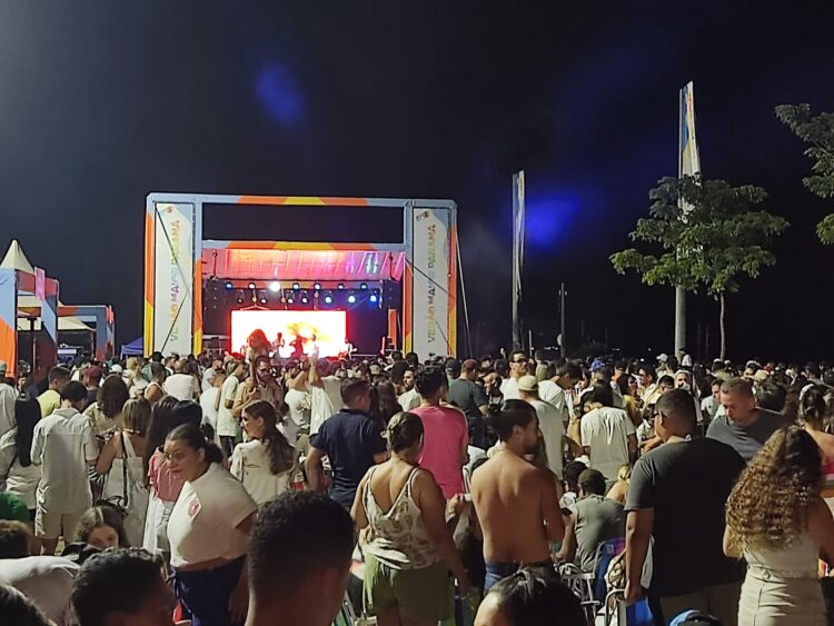 Porto São José recebe aproximadamente 10 mil pessoas na virada do ano