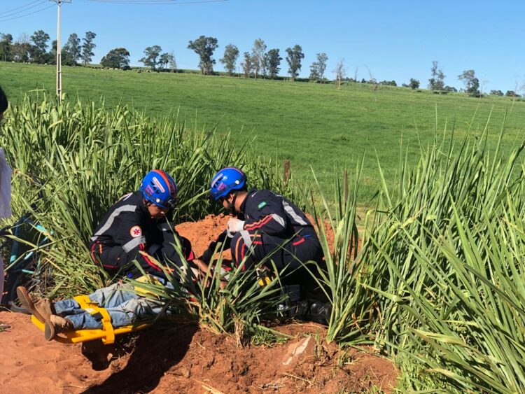 Homem é encontrado caído na PR-182 em Nova Londrina