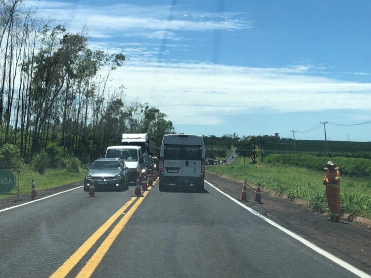 Interdição parcial: trecho da BR-376 entre Paranavaí e Guairaçá passa por reparos