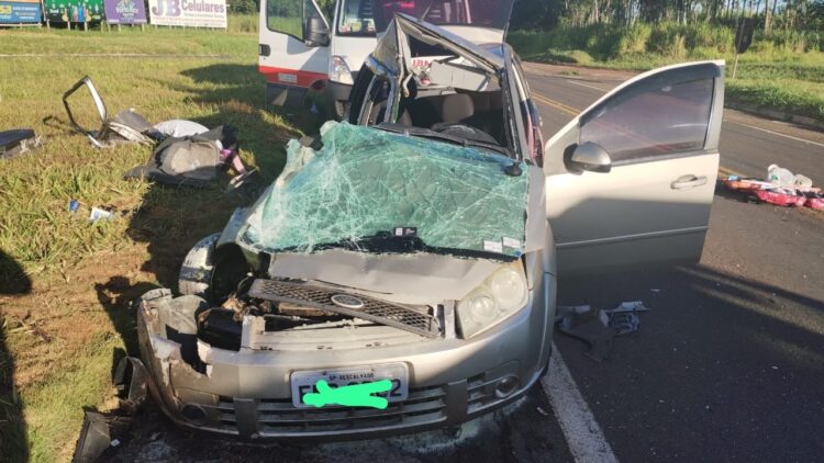 Colisão entre carro e caminhão deixa três pessoas gravemente feridas em Loanda