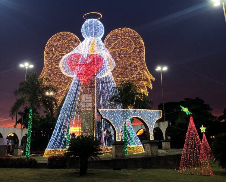 Retirada dos enfeites de Natal de Paranavaí começa nesta quinta-feira