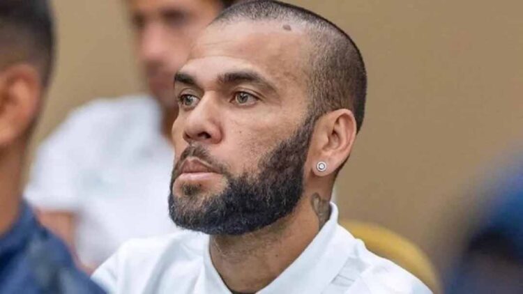 Daniel Alves custou R$ 41 mi e jogou pelo SPFC enquanto processava o clube
