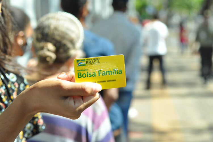 Bolsa Família de janeiro começa a ser pago dia 18; veja calendário