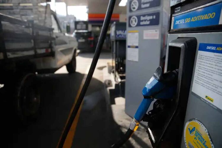 Preço do diesel volta a subir com retomada de impostos federais
