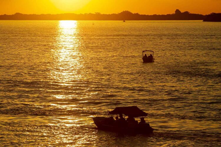 Setores de serviços e turismo do Paraná acumulam alta de 11,4% em 2023, aponta IBGE