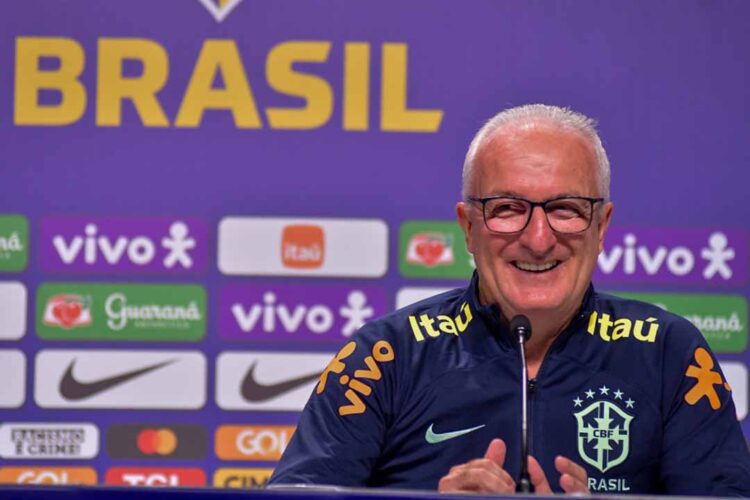 Dorival cobra mudança de comportamento dos atletas e nega atrito com Neymar