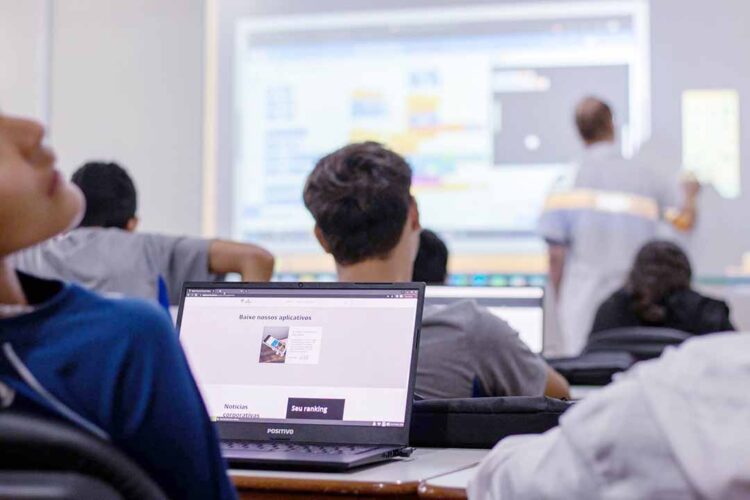 Rede estadual ofertará 13 novos cursos técnicos em parceria com o Senai Paraná