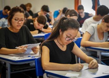 Governo trabalha para iniciar em março pagamento de bolsa a alunos do ensino médio