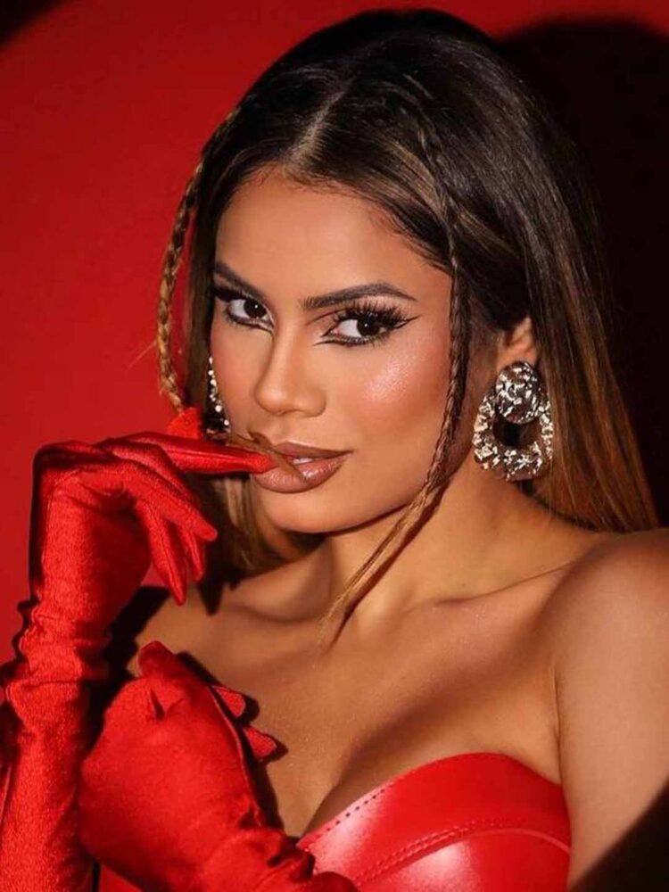 Após ter cachê cancelado por show curto, Lexa diz que não entregaram palco na hora certa