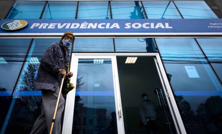 Aposentado do INSS deve informar benefício e demais rendas no Imposto de Renda 2024