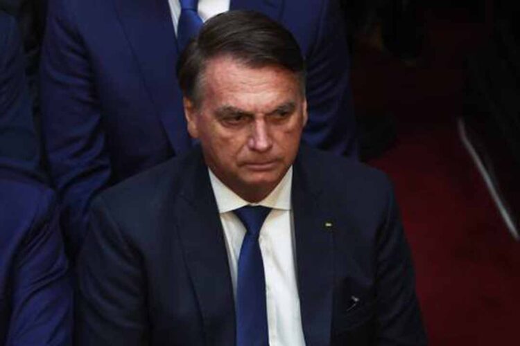 Bolsonaro é alvo de operação, e PF dá 24 horas para que ele entregue passaporte