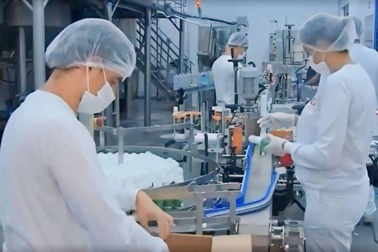 Fábricas de repelente trabalham em até três turnos para atender demanda