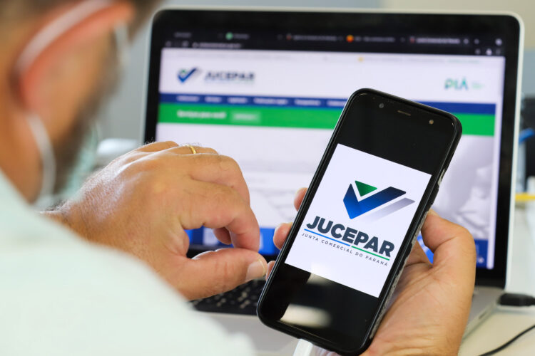 Paraná renova recorde e tempo médio de abertura  de empresas cai para menos de 10 horas
