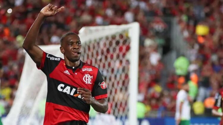 CBF conversa com Juan, e estuda oferecer  cargo para ex-zagueiro do Flamengo