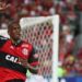 CBF conversa com Juan, e estuda oferecer  cargo para ex-zagueiro do Flamengo