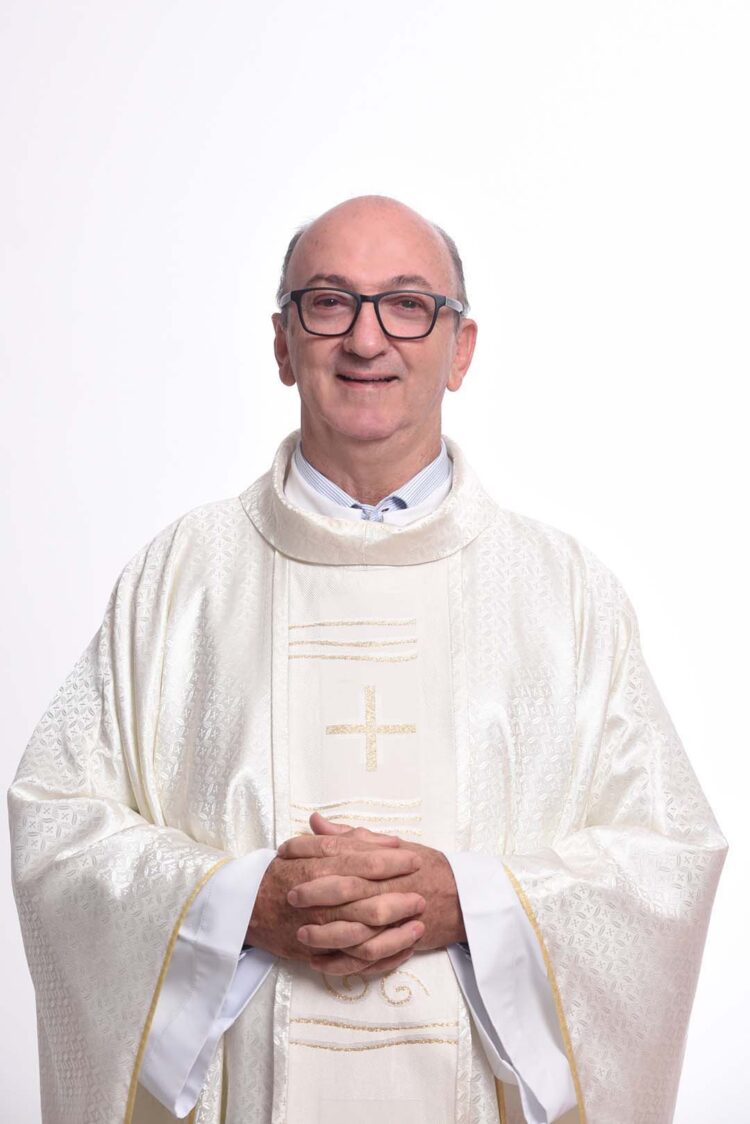 Padre Inácio Schiroff celebra hoje seus 30 anos de ordenação sacerdotal.