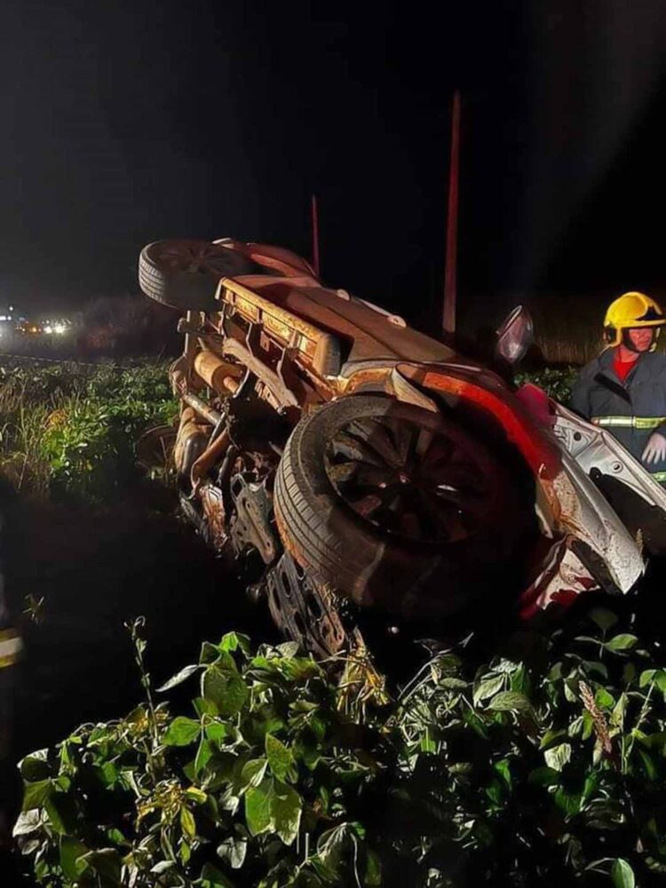 Acidente entre caminhonete de Alto Paraná e caminhão mata três pessoas na PR-463