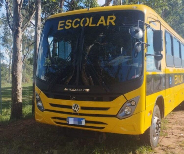 Ônibus escolar furtado é recuperado em Santo Antônio do Caiuá