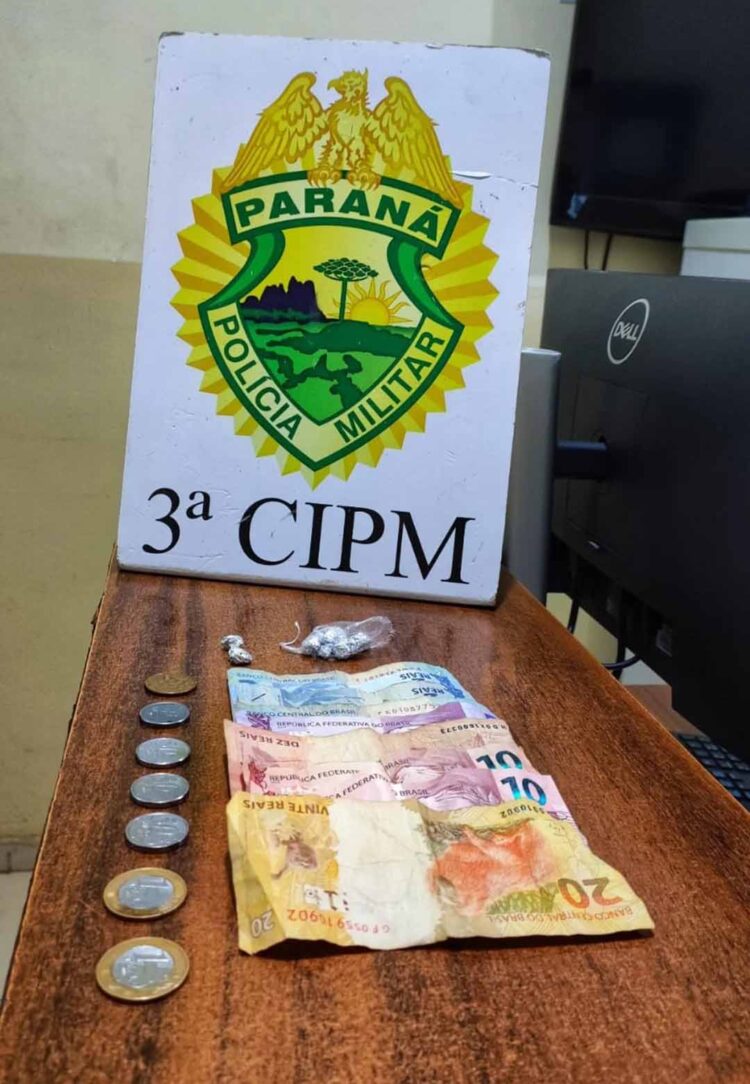 Mulher é presa em flagrante por tráfico de drogas