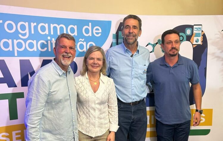 Prefeitos da Amunpar aderem convênio de capacitação da AMP e Itaipu em Curitiba