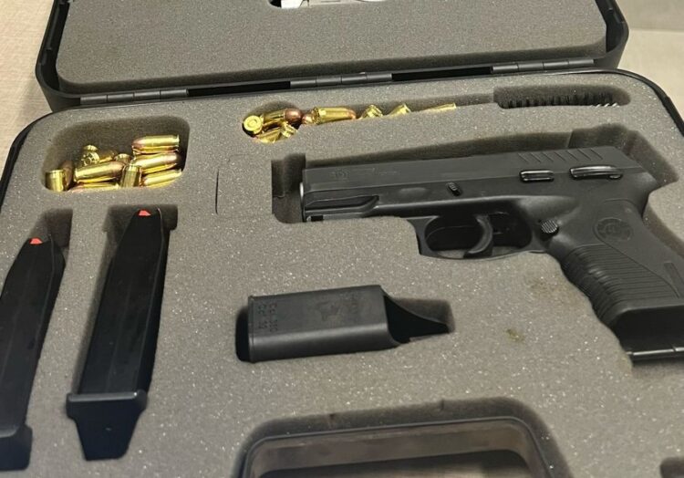 Após ameaçar dono de restaurante em Porto Rico, homem é preso por porte ilegal de arma de fogo