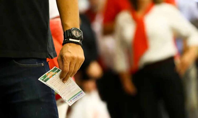 Mega-Sena acumula novamente e prêmio chega a R$ 120 milhões