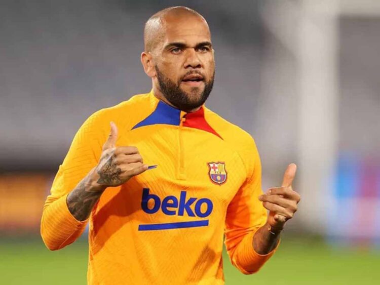 Barcelona tira Daniel Alves de área de ‘lendas’ do site após condenação por estupro