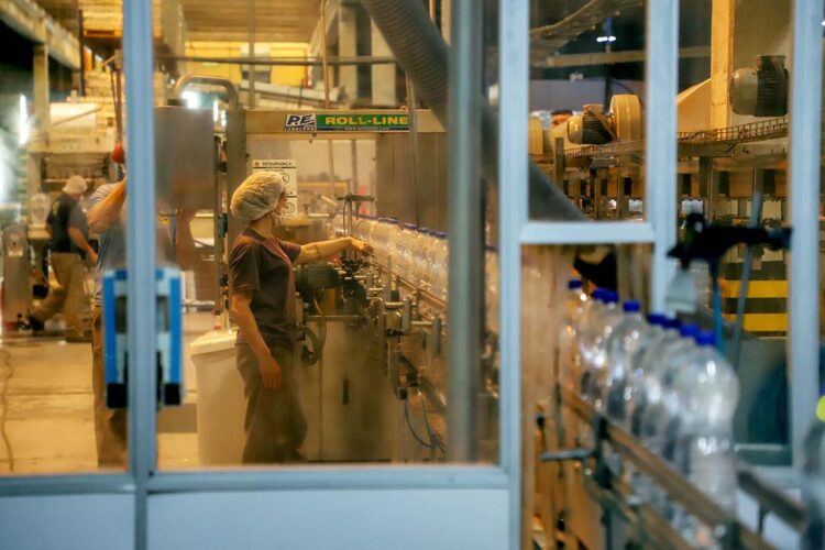 Índice de desemprego do Paraná chega a 4,8%  em 2023, menor taxa anual desde 2014