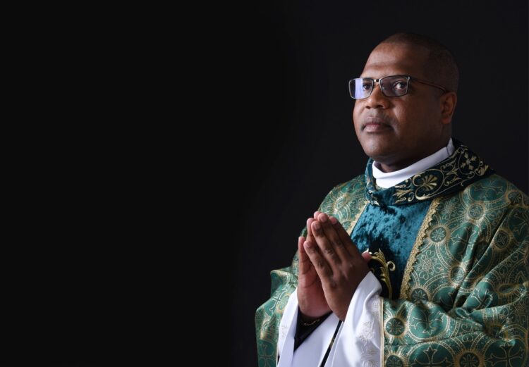 Igreja em festa: padre Rivaldo Brandão celebra 15 anos de ordenação