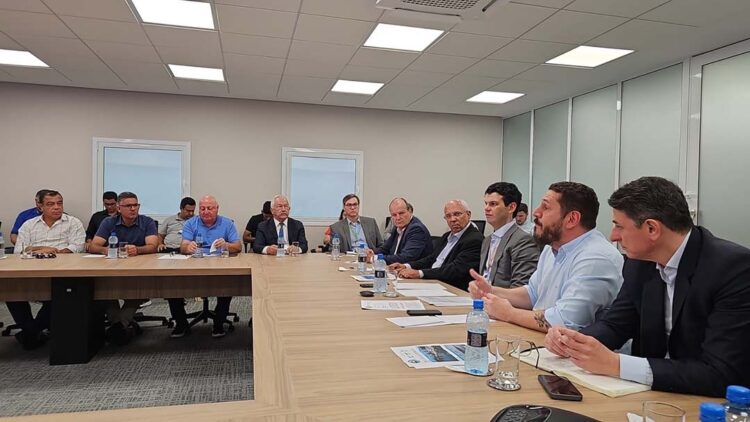 Lideranças cobram melhorias na rede  de energia e Copel acena de forma positiva