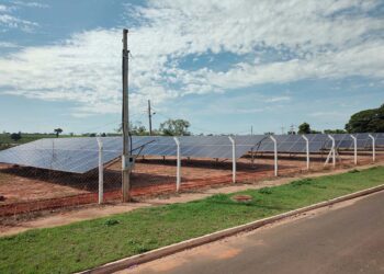 Nova Londrina inaugura usina de energia solar  para abastecer sistema de iluminação pública