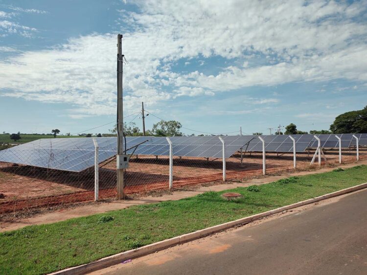 Nova Londrina inaugura usina de energia solar  para abastecer sistema de iluminação pública