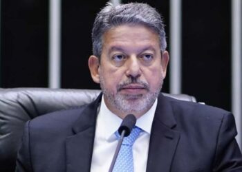 Lira articula projeto para limitar ações  da Polícia Federal dentro da Câmara