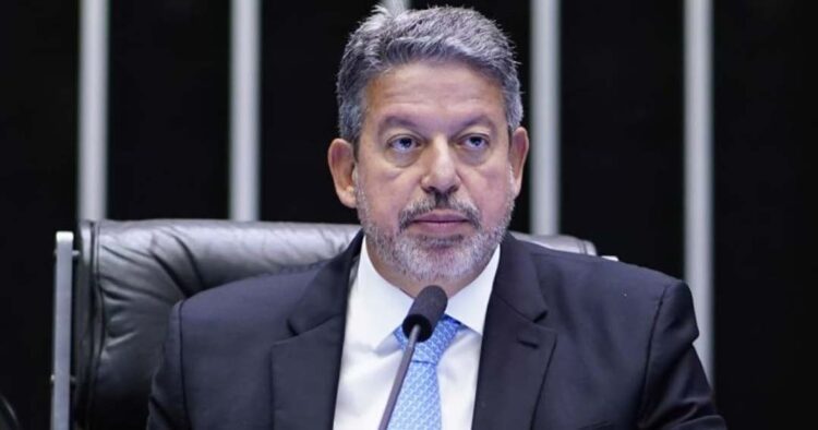 Lira articula projeto para limitar ações da Polícia Federal dentro da Câmara