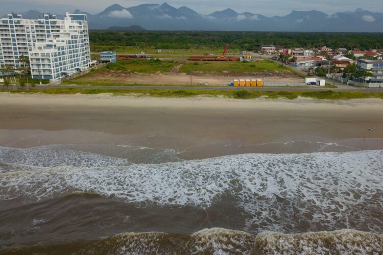 Orla de Matinhos: Justiça Federal permite que IAT retome obra em trecho de 600 metros