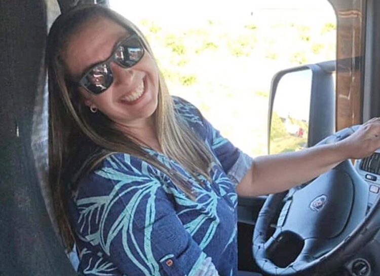 Caminhoneira há 13 anos, Kátia sempre sonhou com a profissão