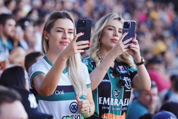 Maringá perde para o Athletico na primeira partida da final do Paranaense