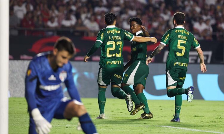 Endrick e Raphael Veiga lideram venda de camisas nas lojas do Palmeiras